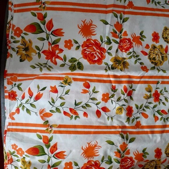 Flat Sheet Craft Cutter Fabric Mid Century Orange Fun Flowers 58" x 87" (flaw) - Picture 1 of 10